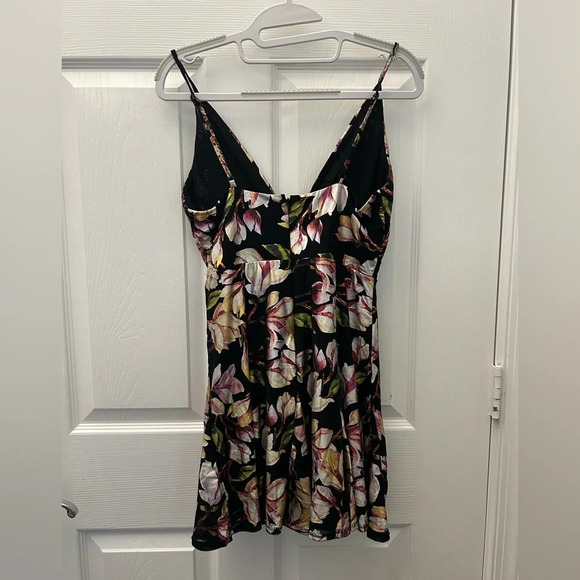NBD Floral Print Plunging Neckline Mini Dress M - Picture 6 of 9
